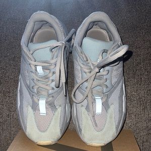 Men yeezy boost 700v2 size 6